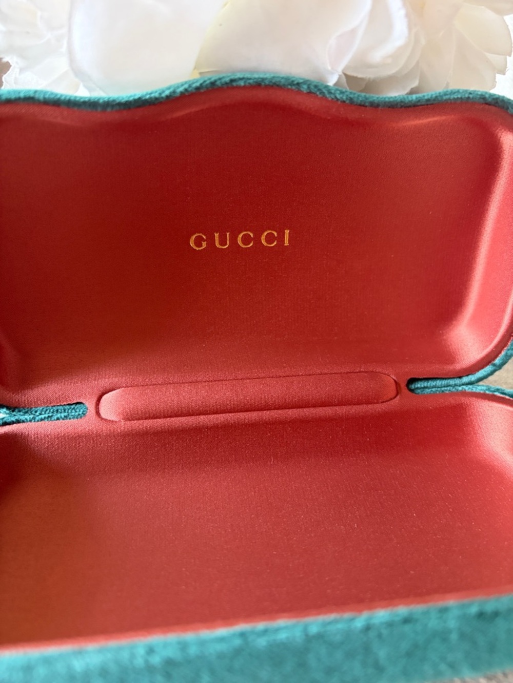 Gucci Emerald Velvet Hard Shell Eyewear Case - Picture 9 of 9